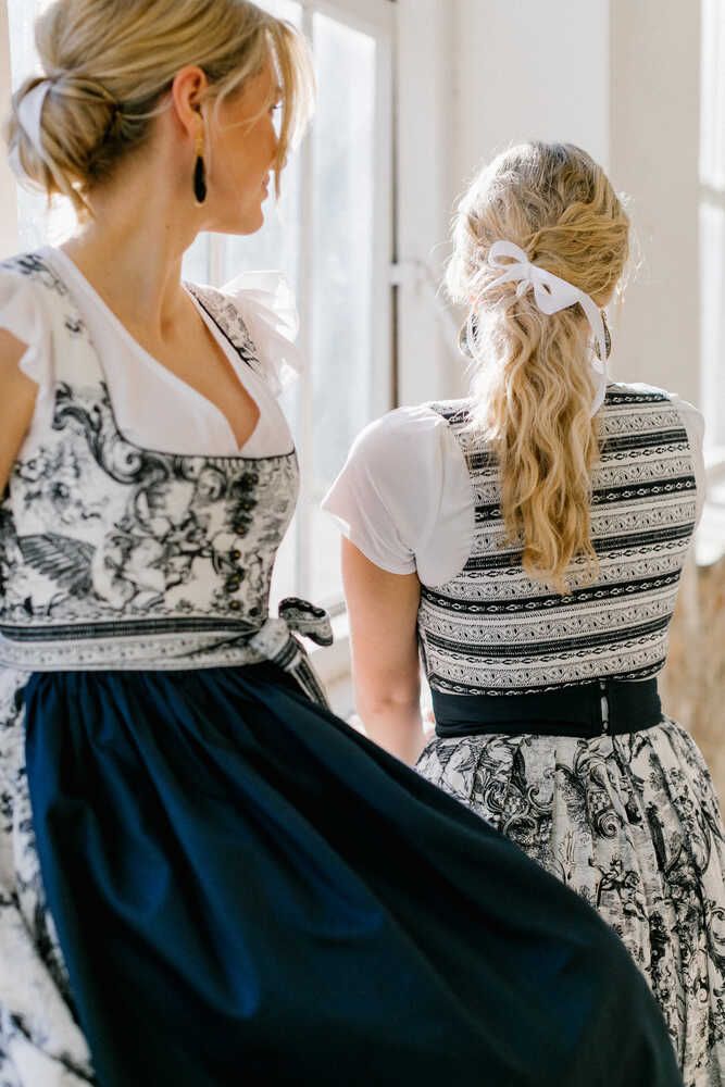 Dirndl mit malerischem Baumwollstoff_01