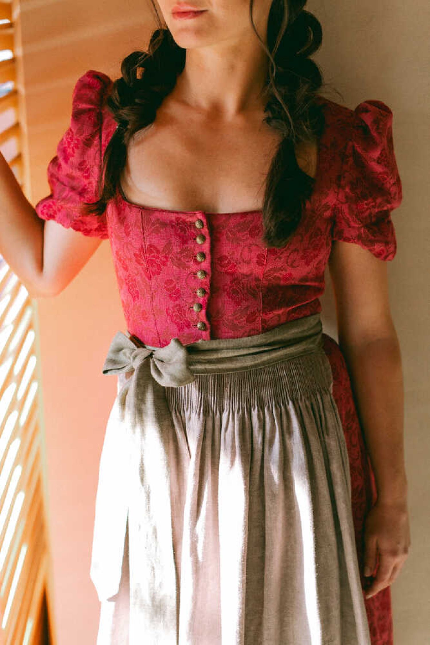 images/artikel/gsd-dirndl-laura-preiselbeer2.jpg#joomlaImage://local-images/artikel/gsd-dirndl-laura-preiselbeer2.jpg?width=667&height=1000_02